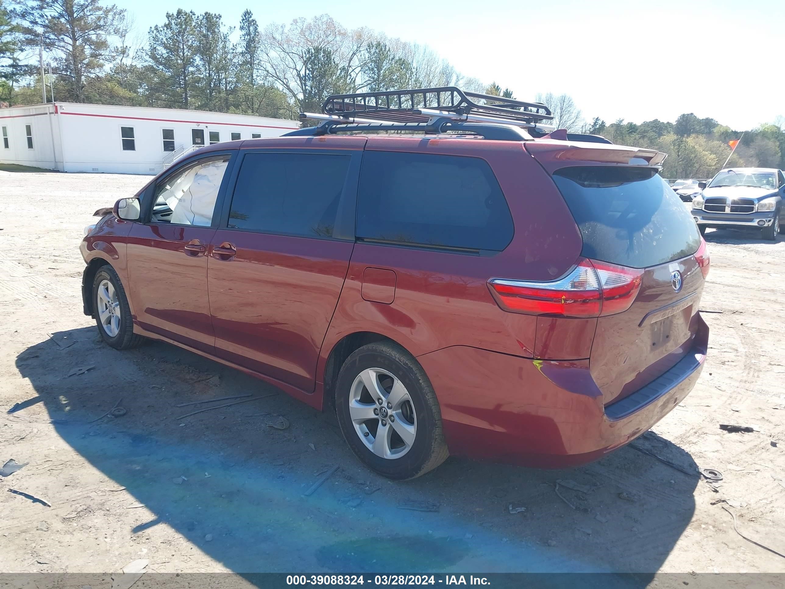 Photo 2 VIN: 5TDKZ3DC7JS955574 - TOYOTA SIENNA 