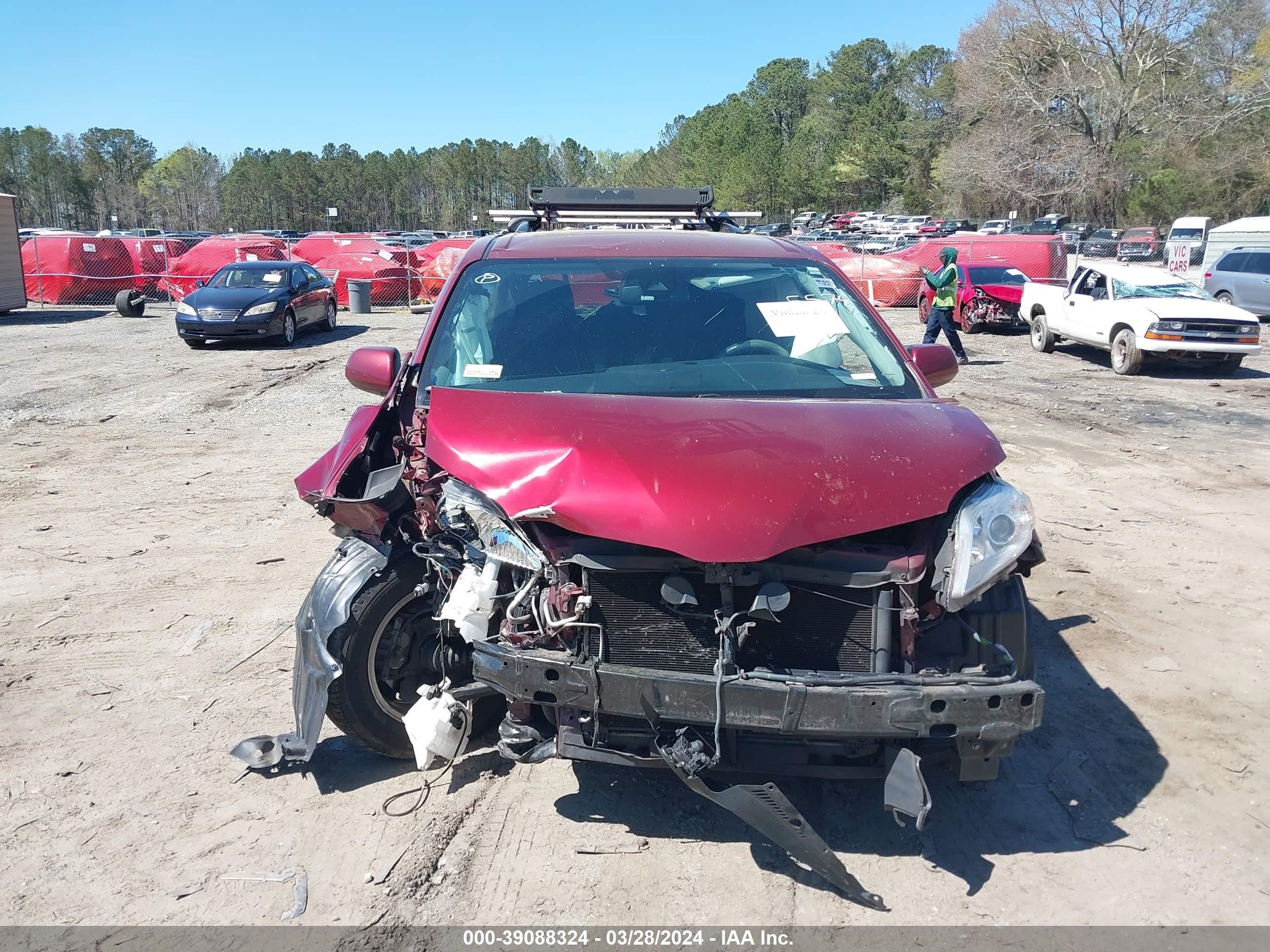 Photo 5 VIN: 5TDKZ3DC7JS955574 - TOYOTA SIENNA 