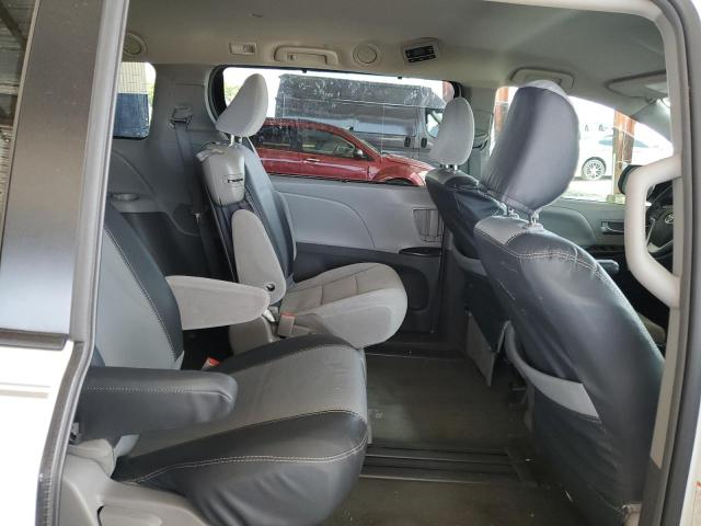 Photo 10 VIN: 5TDKZ3DC7KS966463 - TOYOTA SIENNA LE 