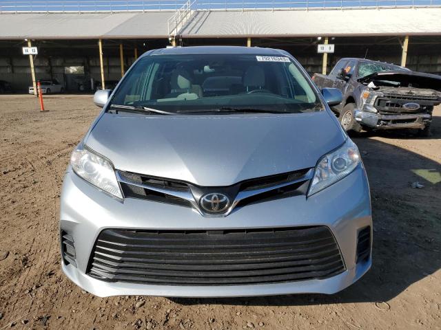 Photo 4 VIN: 5TDKZ3DC7KS989578 - TOYOTA SIENNA LE 