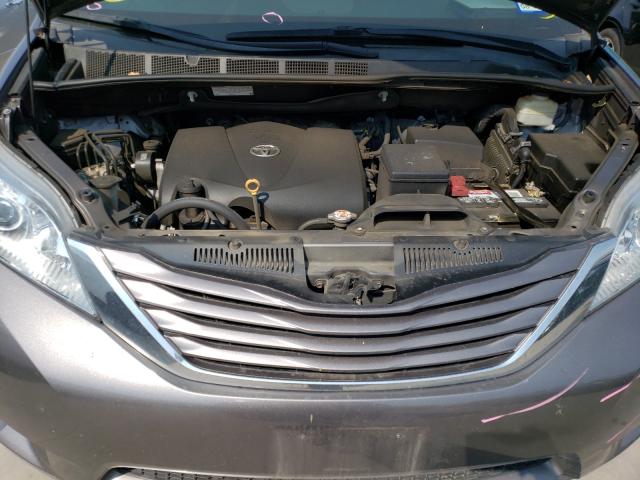 Photo 6 VIN: 5TDKZ3DC8HS777149 - TOYOTA SIENNA LE 