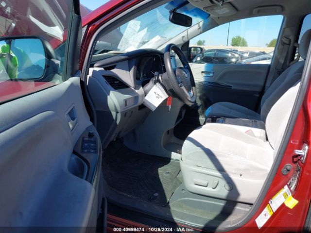 Photo 4 VIN: 5TDKZ3DC8HS786756 - TOYOTA SIENNA 