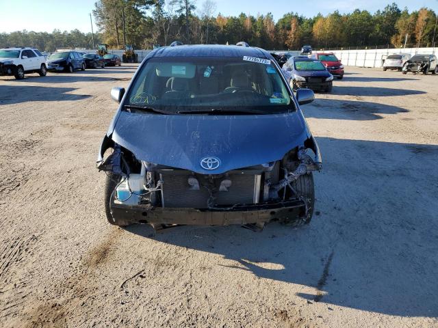 Photo 4 VIN: 5TDKZ3DC8HS797465 - TOYOTA SIENNA LE 