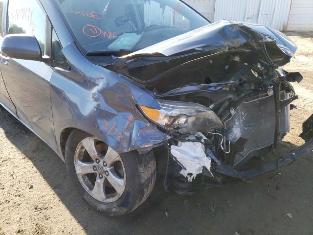 Photo 8 VIN: 5TDKZ3DC8HS800395 - TOYOTA SIENNA LE 