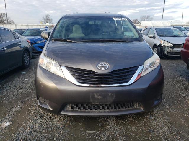 Photo 4 VIN: 5TDKZ3DC8HS803071 - TOYOTA SIENNA LE 