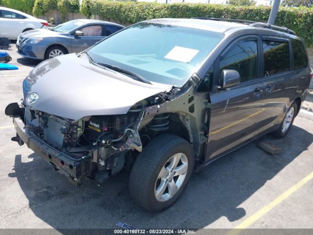 Photo 1 VIN: 5TDKZ3DC8HS833042 - TOYOTA SIENNA 