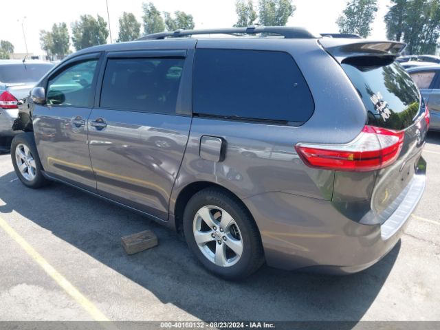 Photo 2 VIN: 5TDKZ3DC8HS833042 - TOYOTA SIENNA 