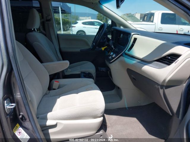 Photo 4 VIN: 5TDKZ3DC8HS833042 - TOYOTA SIENNA 