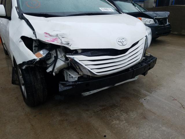 Photo 8 VIN: 5TDKZ3DC8HS854618 - TOYOTA SIENNA LE 