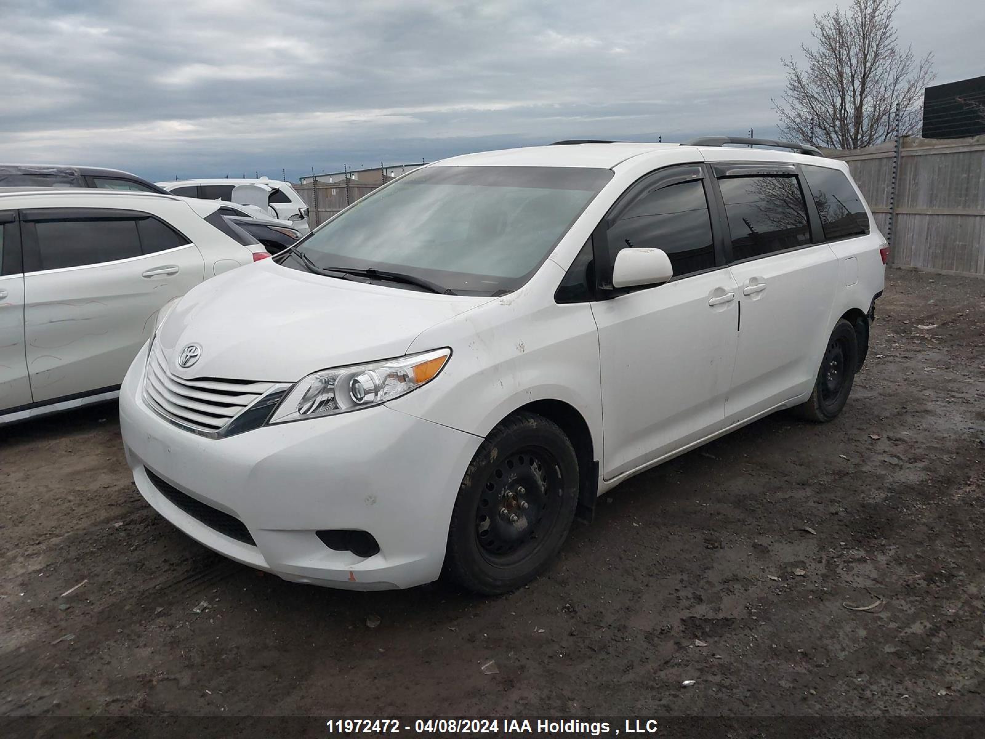 Photo 1 VIN: 5TDKZ3DC8HS859253 - TOYOTA SIENNA 