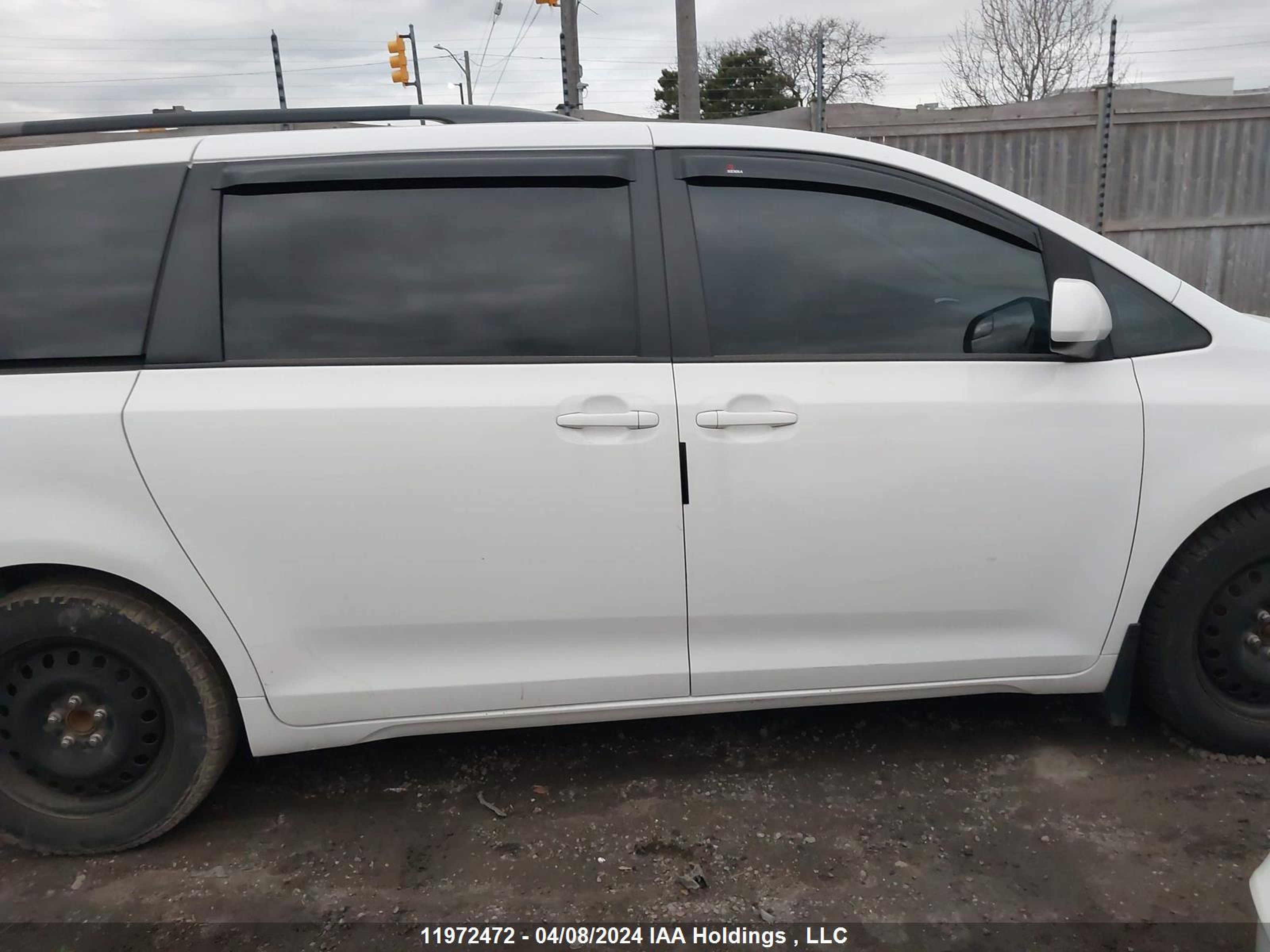 Photo 13 VIN: 5TDKZ3DC8HS859253 - TOYOTA SIENNA 