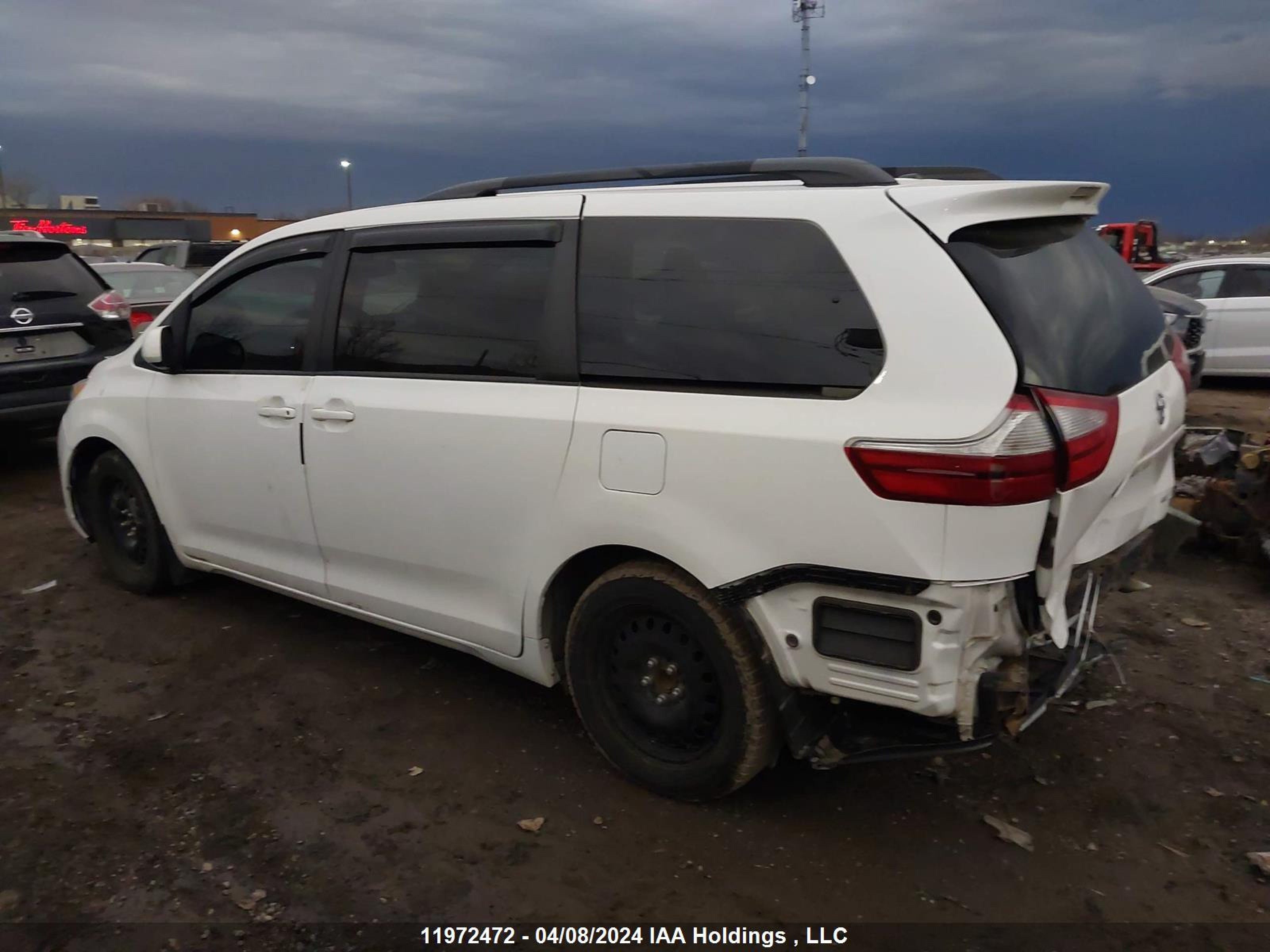 Photo 2 VIN: 5TDKZ3DC8HS859253 - TOYOTA SIENNA 