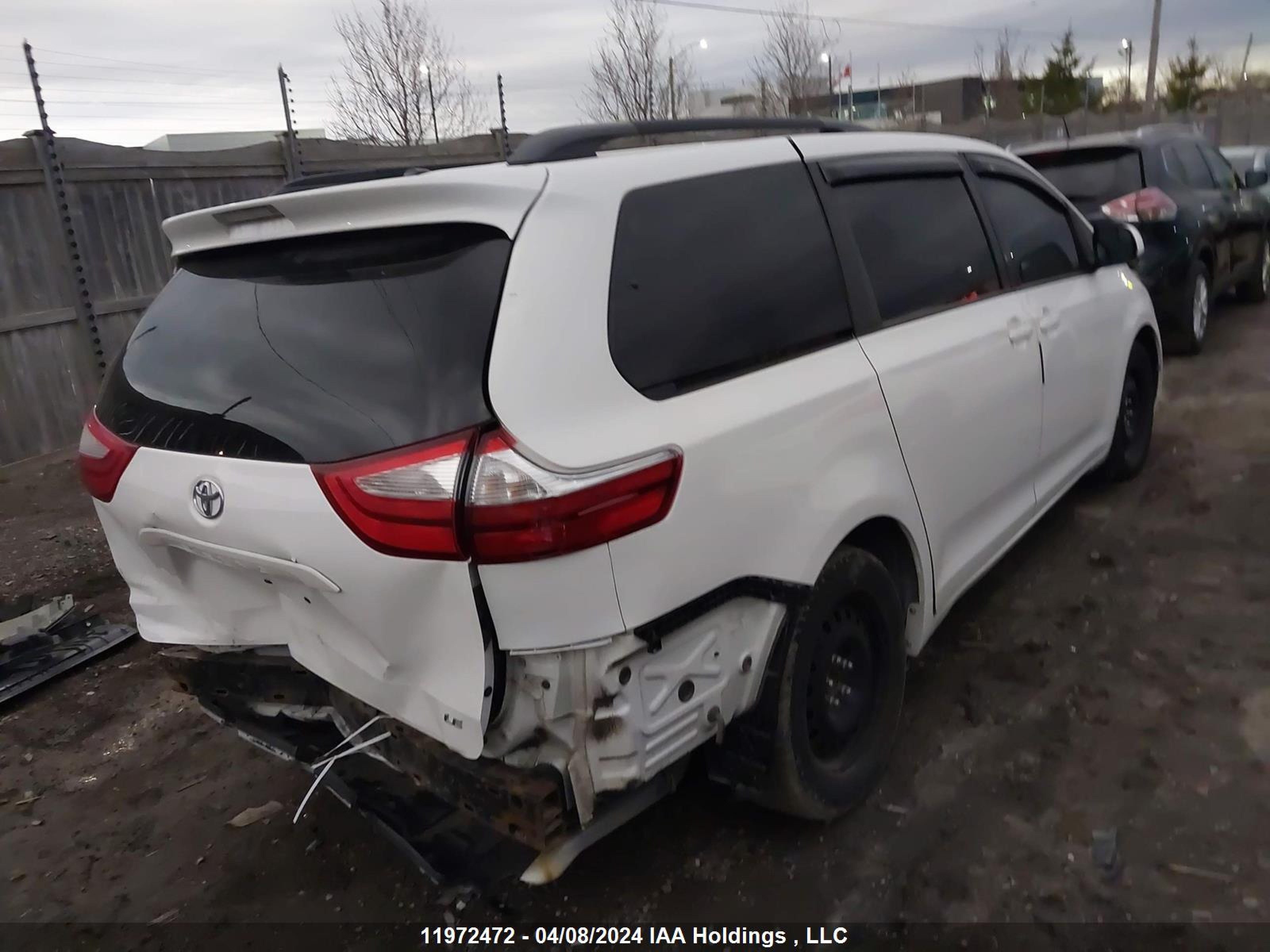 Photo 3 VIN: 5TDKZ3DC8HS859253 - TOYOTA SIENNA 