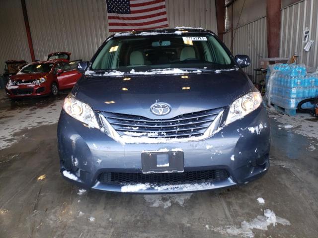 Photo 4 VIN: 5TDKZ3DC8HS864677 - TOYOTA SIENNA LE 