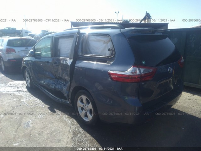 Photo 2 VIN: 5TDKZ3DC8HS864839 - TOYOTA SIENNA 