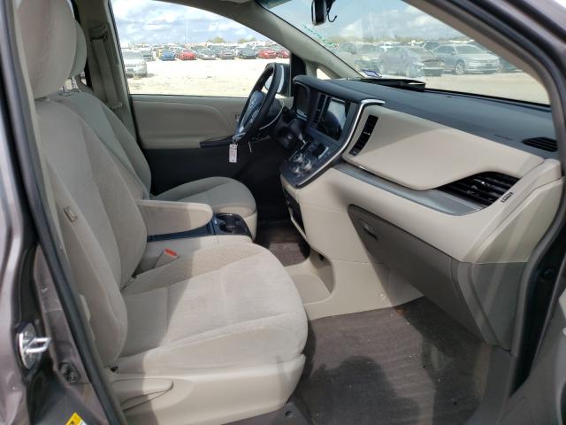 Photo 4 VIN: 5TDKZ3DC8HS865151 - TOYOTA SIENNA LE 