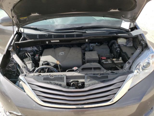 Photo 6 VIN: 5TDKZ3DC8HS865151 - TOYOTA SIENNA LE 