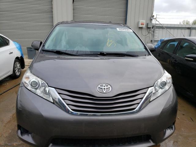 Photo 4 VIN: 5TDKZ3DC8HS873668 - TOYOTA SIENNA LE 