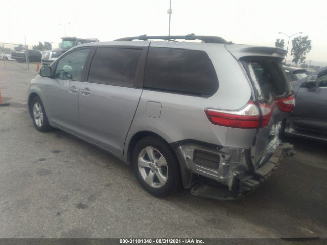 Photo 2 VIN: 5TDKZ3DC8HS877431 - TOYOTA SIENNA 