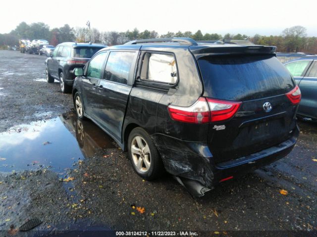 Photo 2 VIN: 5TDKZ3DC8JS906299 - TOYOTA SIENNA 