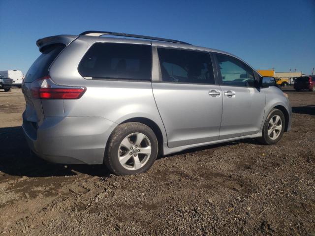 Photo 2 VIN: 5TDKZ3DC8JS927766 - TOYOTA SIENNA LE 