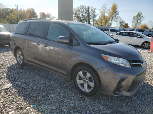 Photo 3 VIN: 5TDKZ3DC8JS938900 - TOYOTA SIENNA LE 