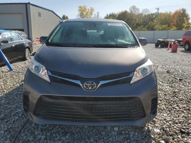 Photo 4 VIN: 5TDKZ3DC8JS938900 - TOYOTA SIENNA LE 