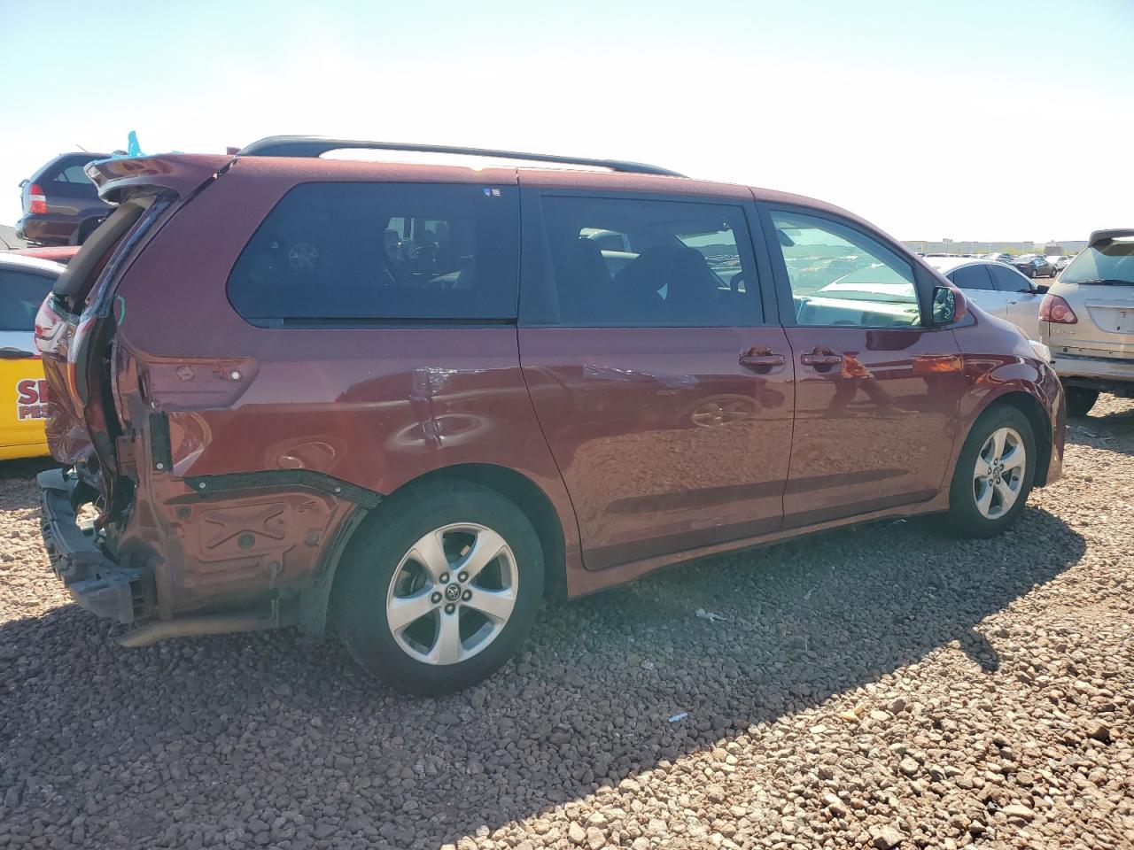 Photo 2 VIN: 5TDKZ3DC8KS010506 - TOYOTA SIENNA 