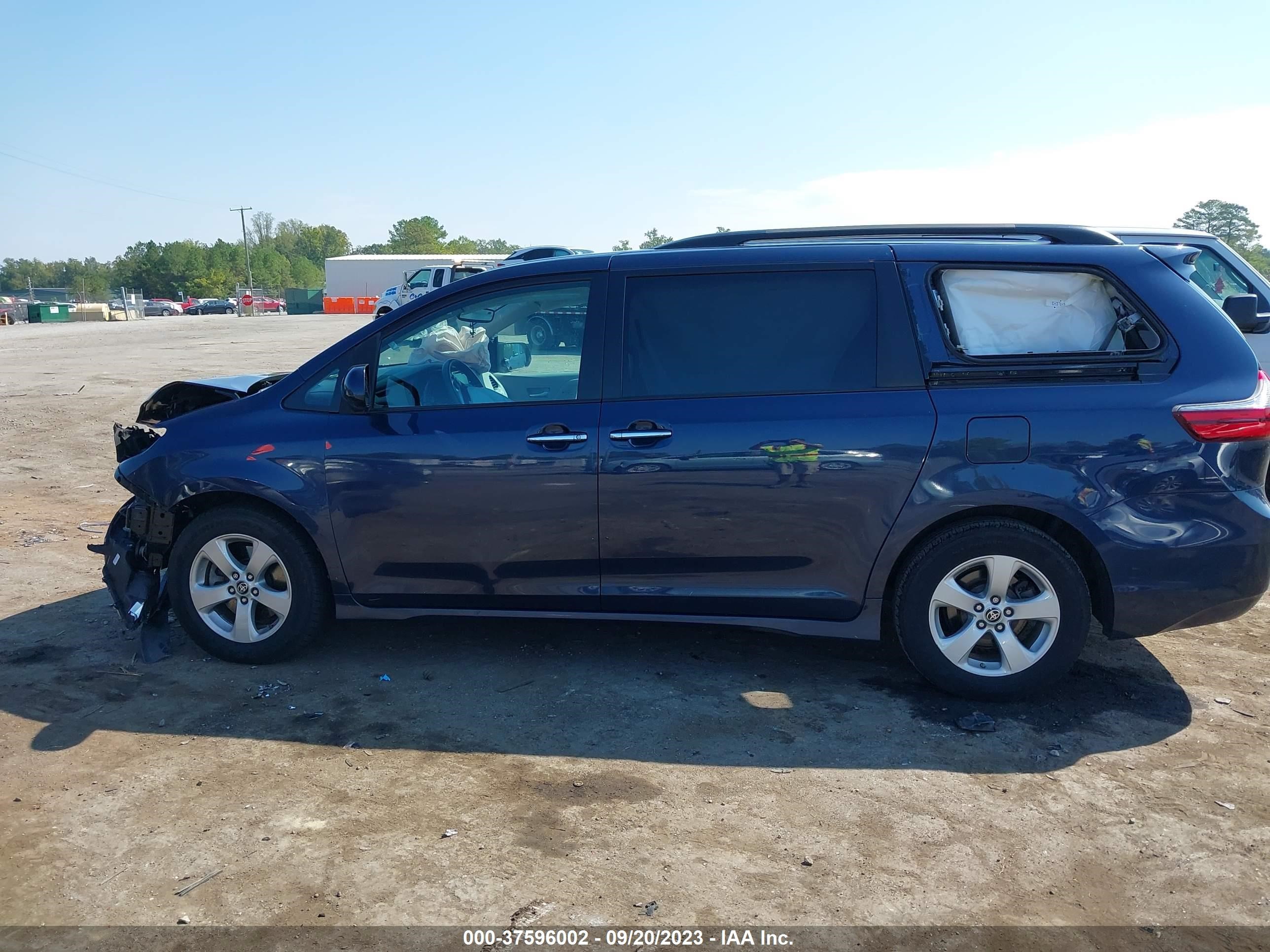 Photo 13 VIN: 5TDKZ3DC8LS083912 - TOYOTA SIENNA 