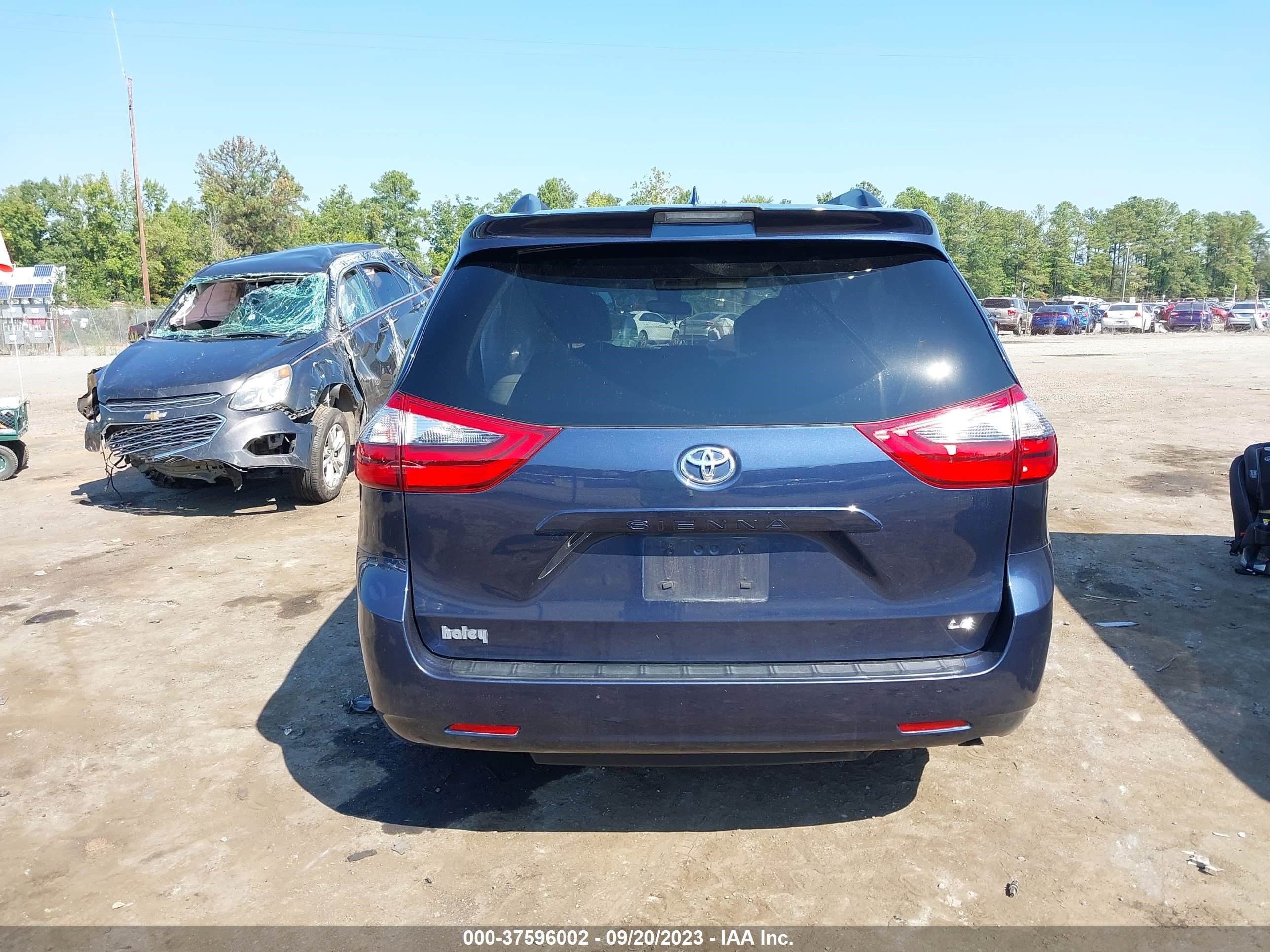 Photo 15 VIN: 5TDKZ3DC8LS083912 - TOYOTA SIENNA 