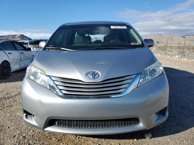 Photo 4 VIN: 5TDKZ3DC9HS777127 - TOYOTA SIENNA LE 