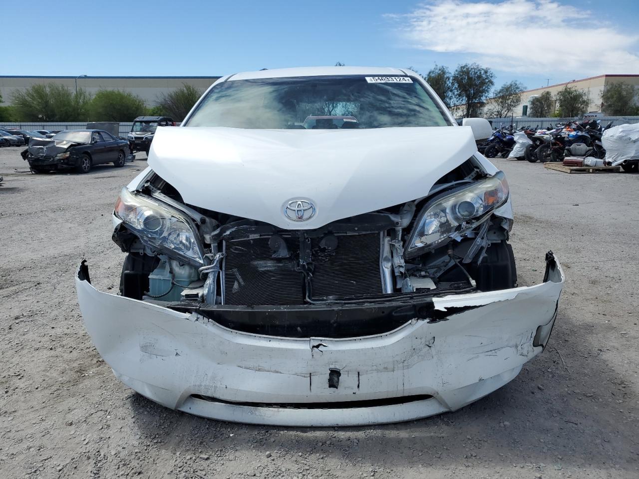 Photo 4 VIN: 5TDKZ3DC9HS843109 - TOYOTA SIENNA 