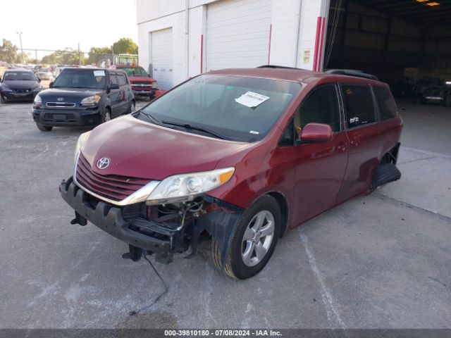 Photo 1 VIN: 5TDKZ3DC9HS844261 - TOYOTA SIENNA 