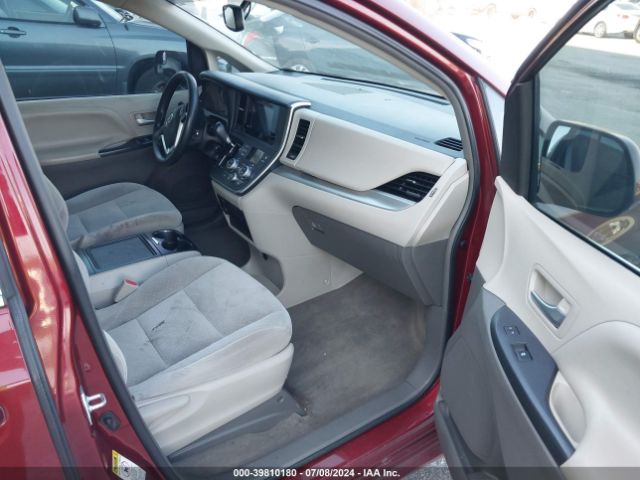 Photo 4 VIN: 5TDKZ3DC9HS844261 - TOYOTA SIENNA 