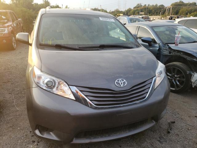 Photo 8 VIN: 5TDKZ3DC9HS845121 - TOYOTA SIENNA LE 