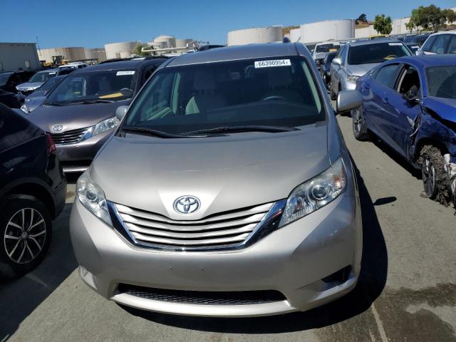 Photo 4 VIN: 5TDKZ3DC9HS847368 - TOYOTA SIENNA LE 