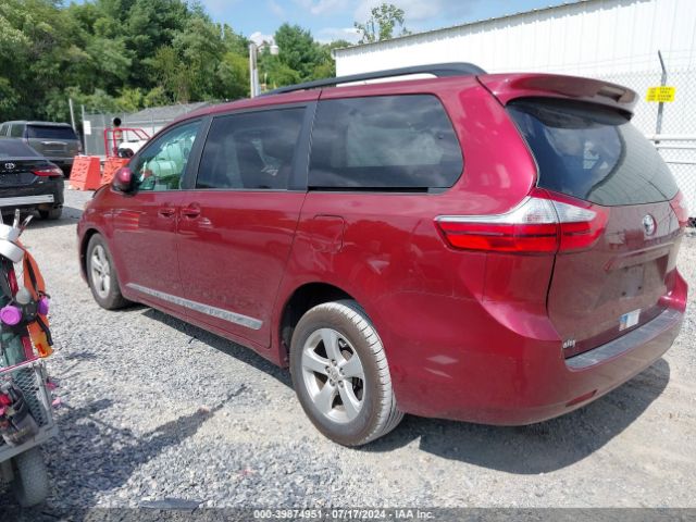 Photo 2 VIN: 5TDKZ3DC9HS850724 - TOYOTA SIENNA 