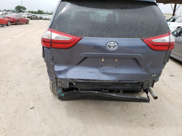 Photo 8 VIN: 5TDKZ3DC9HS864882 - TOYOTA SIENNA LE 