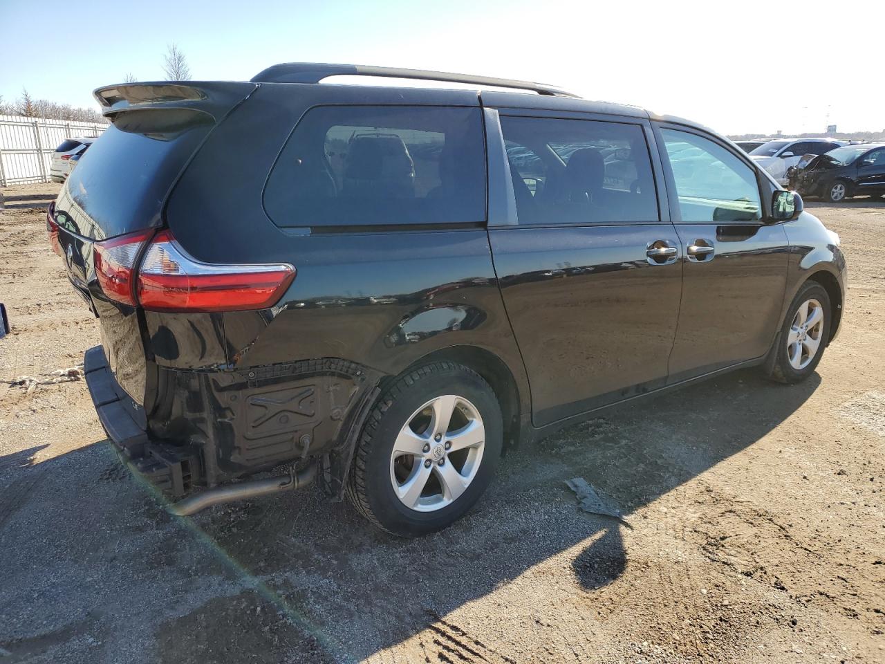 Photo 2 VIN: 5TDKZ3DC9HS874182 - TOYOTA SIENNA 