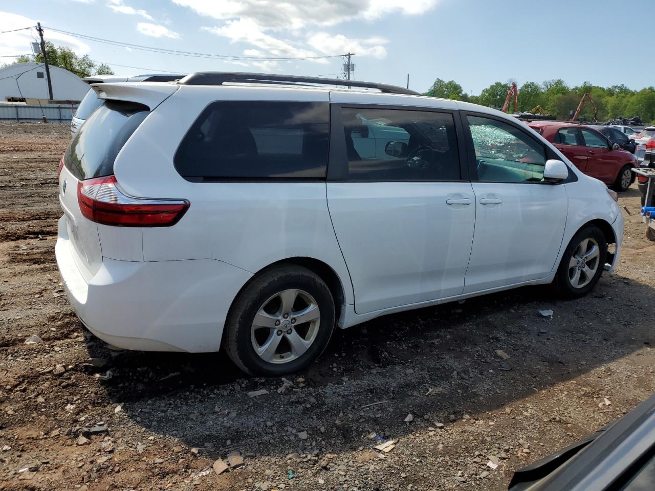 Photo 2 VIN: 5TDKZ3DC9HS884680 - TOYOTA SIENNA 