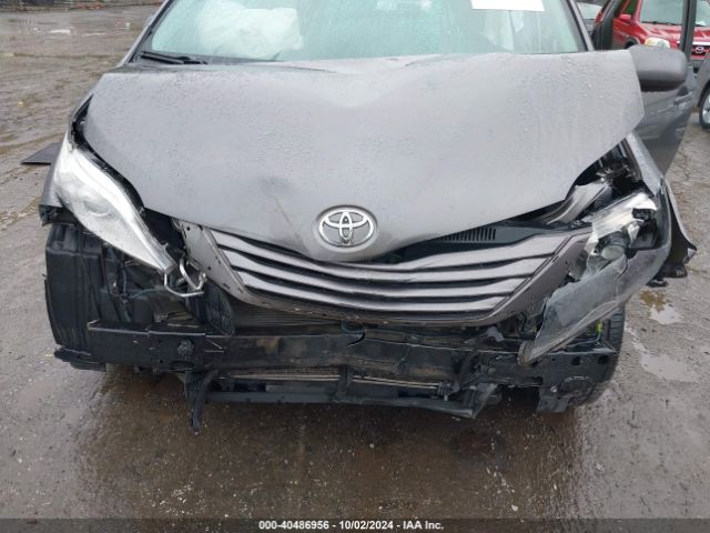 Photo 5 VIN: 5TDKZ3DC9HS889569 - TOYOTA SIENNA 