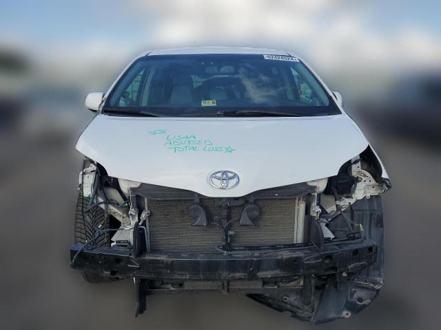 Photo 4 VIN: 5TDKZ3DC9HS896750 - TOYOTA SIENNA LE 