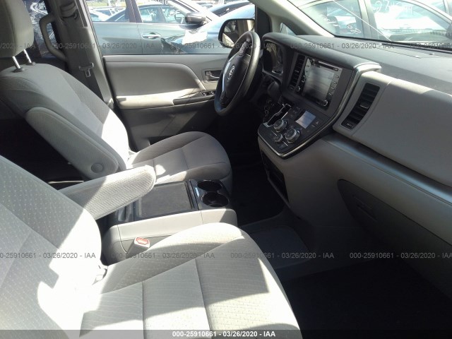 Photo 4 VIN: 5TDKZ3DC9KS969543 - TOYOTA SIENNA 