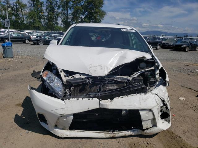 Photo 4 VIN: 5TDKZ3DC9KS995057 - TOYOTA SIENNA LE 