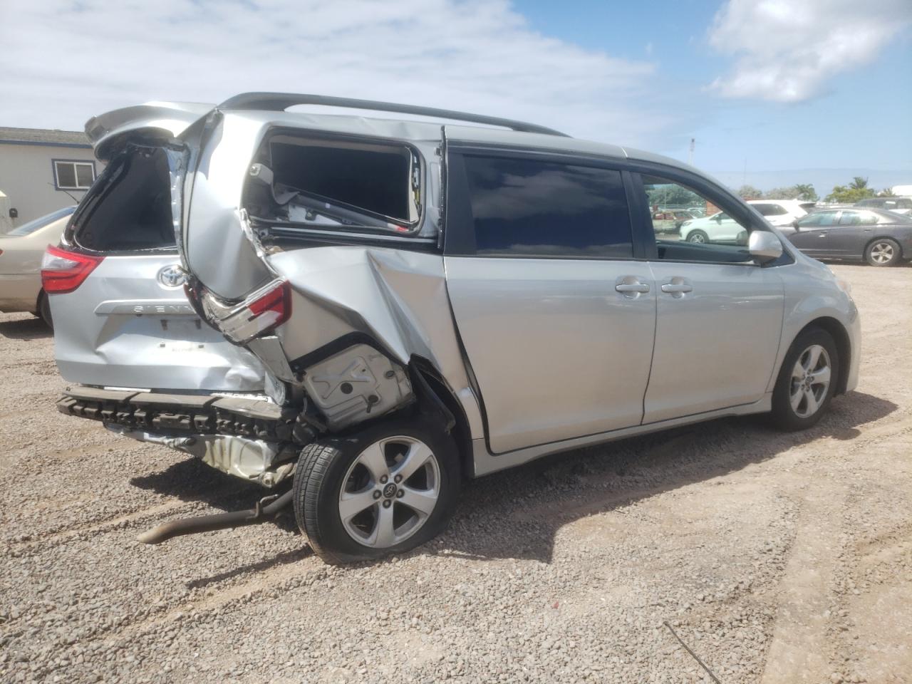 Photo 3 VIN: 5TDKZ3DC9LS053561 - TOYOTA SIENNA 