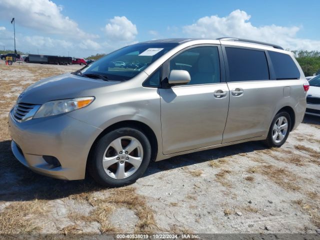 Photo 1 VIN: 5TDKZ3DCXHS774446 - TOYOTA SIENNA 