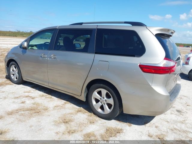 Photo 2 VIN: 5TDKZ3DCXHS774446 - TOYOTA SIENNA 