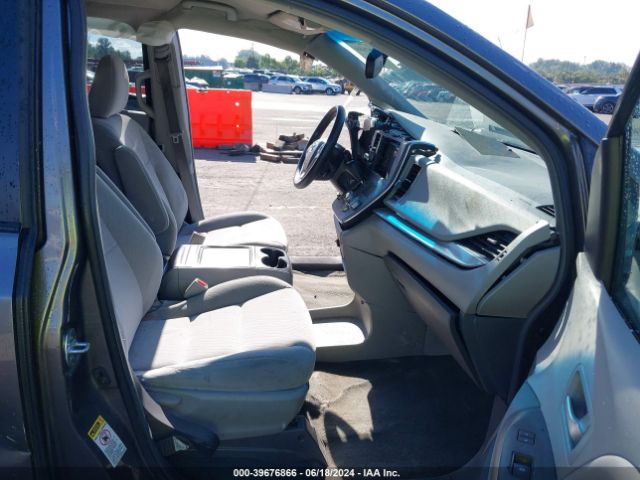 Photo 4 VIN: 5TDKZ3DCXHS777573 - TOYOTA SIENNA 