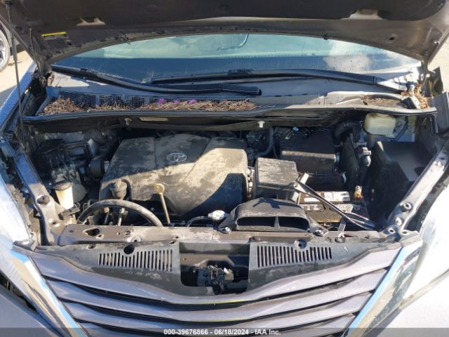 Photo 9 VIN: 5TDKZ3DCXHS777573 - TOYOTA SIENNA 