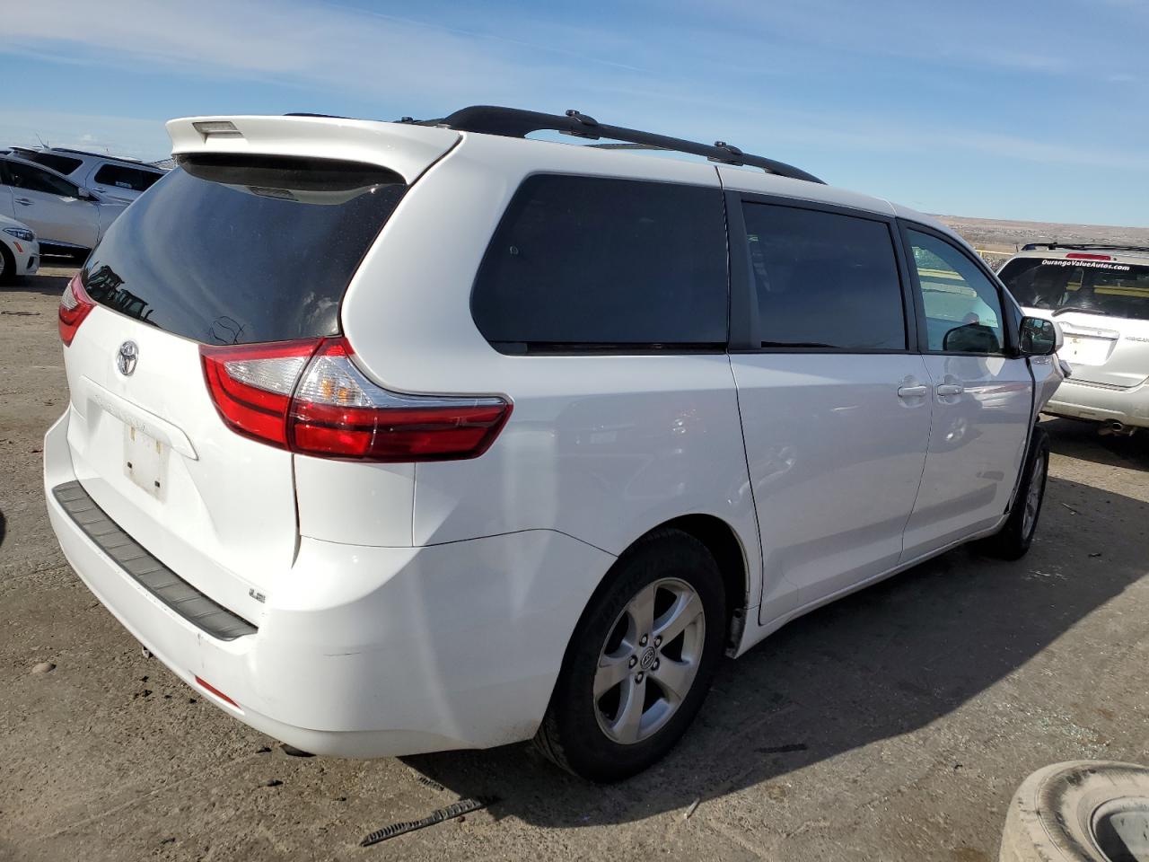 Photo 2 VIN: 5TDKZ3DCXHS793997 - TOYOTA SIENNA 